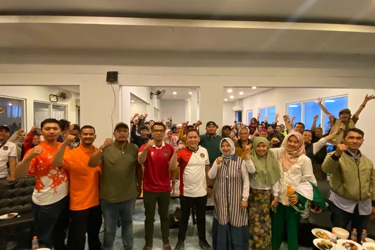 Nobar Seru di Posko Dokter Rayendra-Eka Maulana. (Foto/Abdul Halim Trian F.)