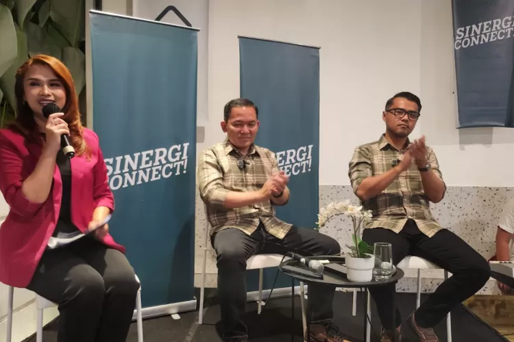 Dokter Rayendra dan Eka Maulana hadir diskusi dengan Gen Z di Anami Coffee. (Foto/Sewaktu.com.)