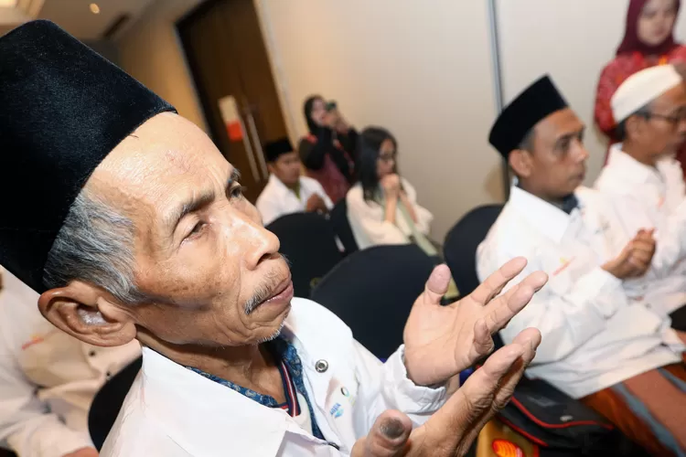 AQUA dan DMI Bagi Ibadah Umrah Khadimatul Masjid dari Enam Provinsi. (Foto/AQUA.)