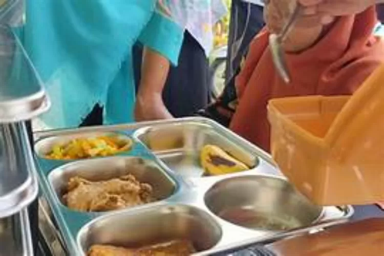 Siswa Bogor Diduga Keracunan MBG Bertambah Jadi 171  (foto makan gratis/health.kompas.com)