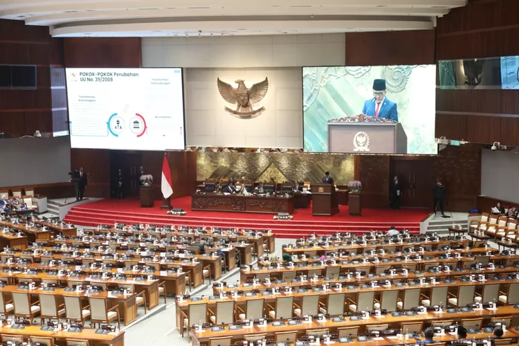 Suasana ruang sidang DPR RI di Senayan dengan agenda pembahasan parlemen. (Foto/menpan.go.id.)