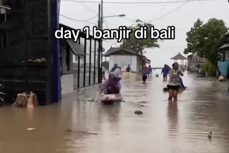 Banjir hari pertama melanda Bali, warga mulai beraktivitas di tengah genangan air. (Foto/TikTok - @zior0ne.)