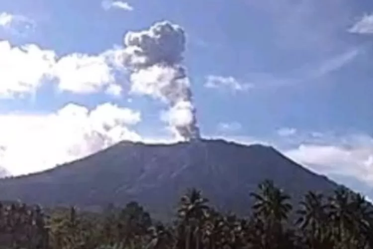 Hari Ini, Gunung Ibu Dan Gunung Ili Lewotolok Mengalami Erupsi ...