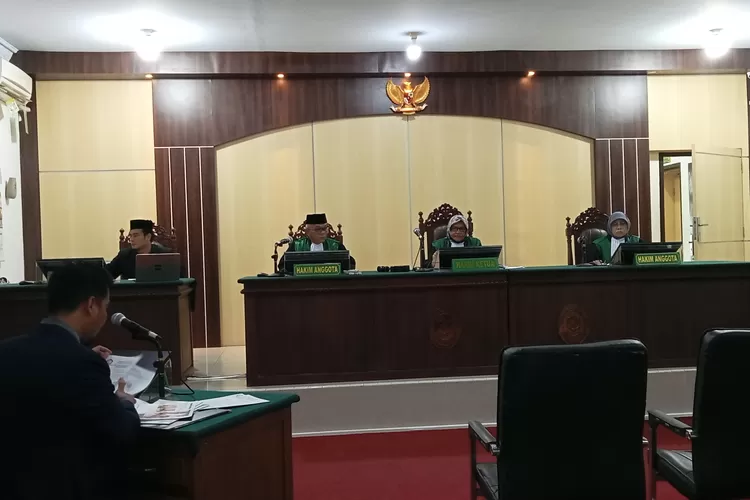 Sidang Gugatan Perdana Perceraian Antara Ayu Soraya Dan Ko Apek Di ...