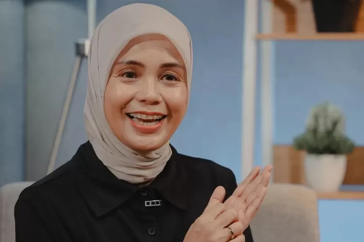 Profil Dan Biodata Siti Atiqoh Supriyanti, Istri Ganjar Pranowo Lengkap ...