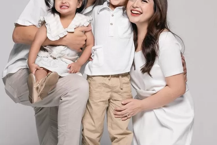 Keluarga Tasya Kamila dan Randi Bachtiar. Foto: Instagram: @tasyakamila  
