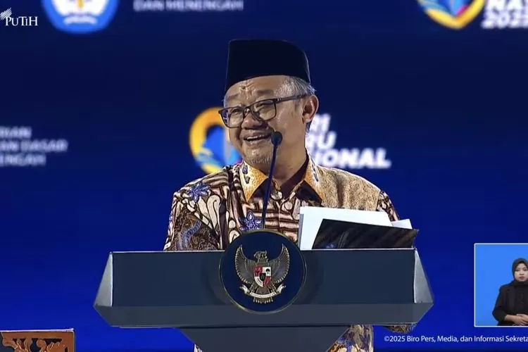 Menteri Pendidikan Dasar dan Menengah (Mendikdamen) Abdul Mu'ti ketika sambutan di acara Puncak Hari Guru Nasional di Indonesia Arena, Jakarta Pusat, Jumat (28/11/2025).(YouTube Sekretariat Presiden)