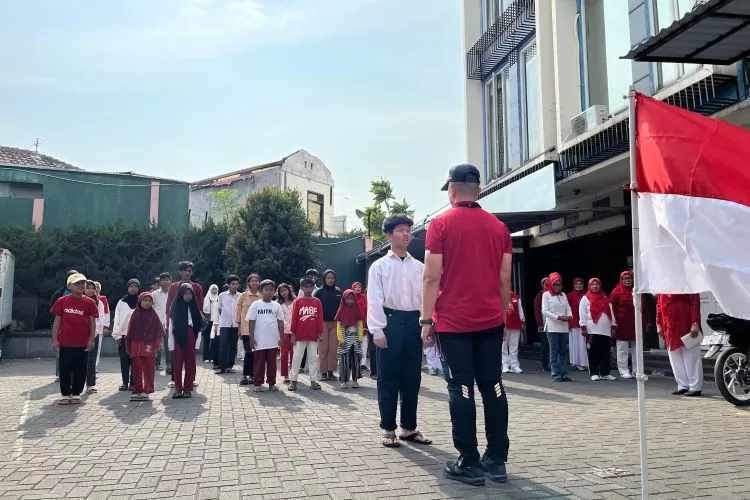 Puluhan Anak Jalanan Kota Cimahi Ikuti Upacara Peringatan HUT Ke-79 RI ...