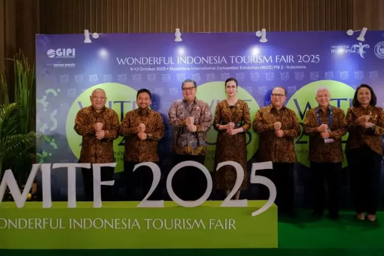 Menko Perekonomian Airlangga Hartanto dan Menteri Pariwisata Widiyanti Putri Wardhana saat membuka bersam ajang Wonderful Indonesia Tourism Fair (WITF) 2025 di NICE, PIK 2, Tangerang - WartaPesona.com (Kemenpar)