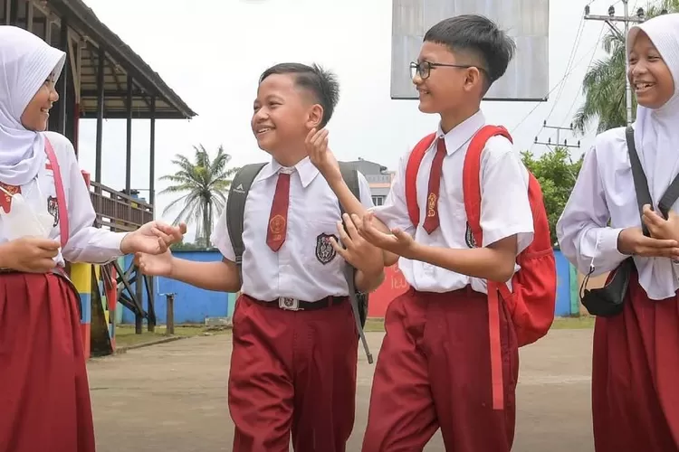 Mendikdasmen ubah Sistem Zonasi diganti dengan PPDB Domisili, simak perbedaannya.  (dok Instagram @kemendikdasmen)