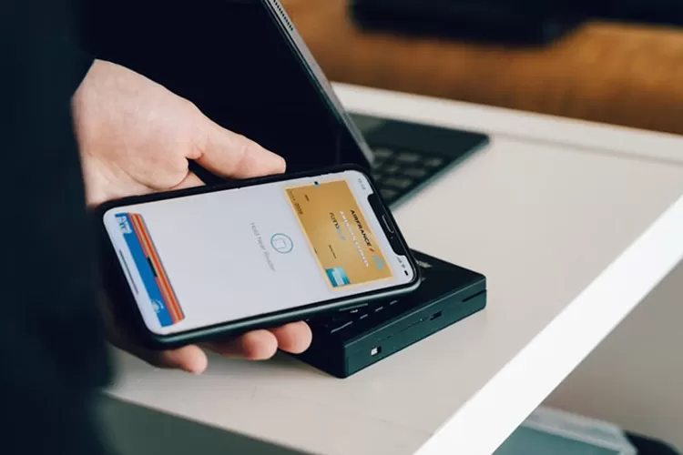 Foto Ilustrasi - Dompet digital adalah salah satu produk instrumen pembayaran yang dilakukan secara elektronik.  (Unsplash/cardmapr.nl)