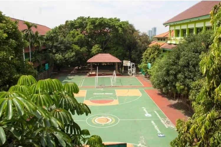 Kapolda Metro Jaya Irjen Asep Edi Suheri mengumumkan hasil penyelidikan polisi atas ledakan SMAN 72 Jakarta. Polisi memastikan pelaku bukan bagian dari jaringan terorisme dan menemukan tujuh bom di lokasi.  (Instagram/SMAN 72 Jakarta)