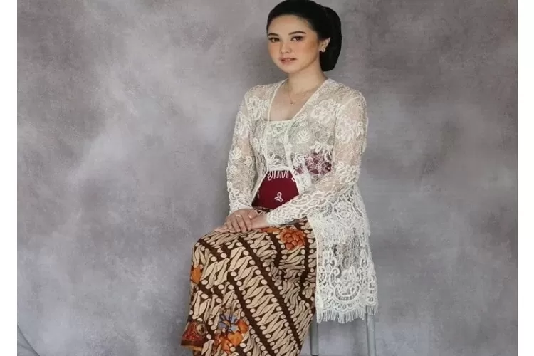 Rekomendasi Model Kebaya Kutu Baru Untuk Acara Lamaran Dan Wisuda Tren