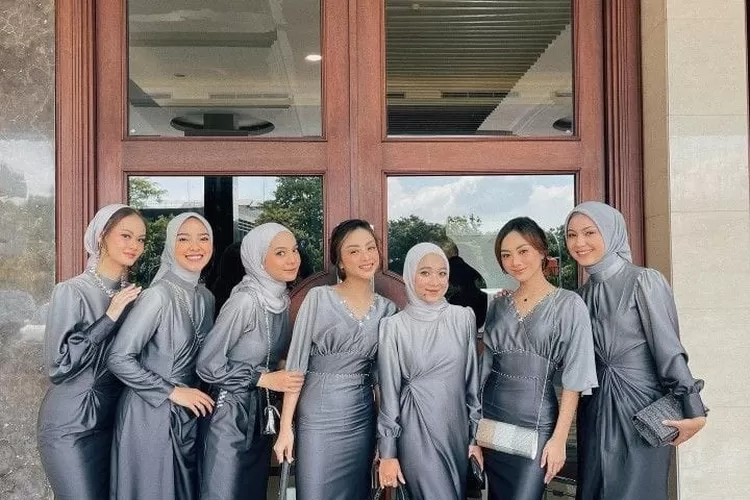 Gaun clearance bridesmaid hijab