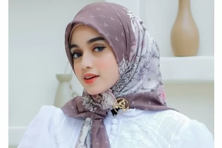 7 Inspirasi Style Hijab Segi Empat Cantik Dan Tren 2024 - Media Labuan Bajo