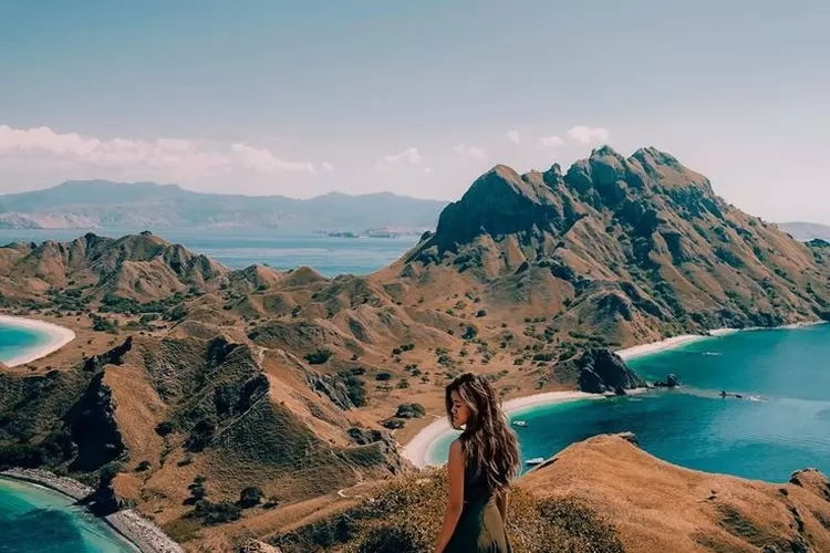 Pulau Padar, salah satu tempat wisata di Labuan Bajo (foto: pinterest)