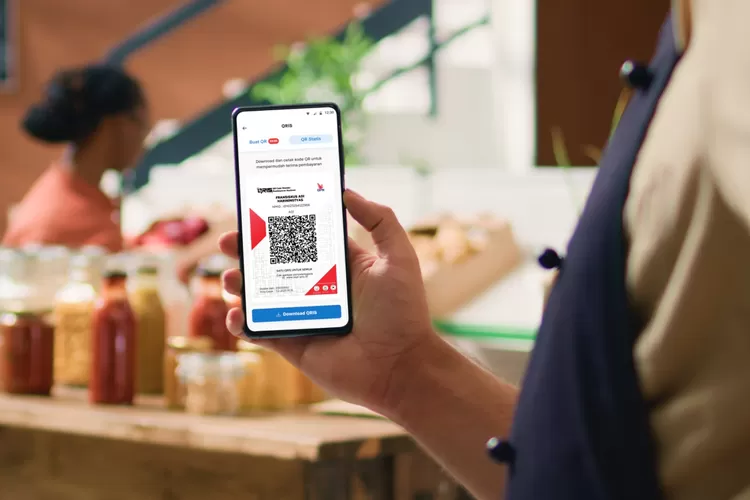 Banyak yang bertanya-tanya, siapa yang sebenarnya akan menanggung beban kenaikan pajak transaksi QRIS? Apakah konsumen atau merchant? Temukan jawabannya di sini. (Dok Istimewa)