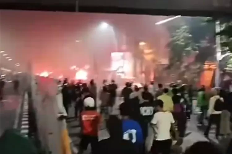 Demontrasi berujung kerusuhan di Jakarta : Gas air mata mengandung bahan kimia berbahaya yang dapat memicu iritasi kulit, mata, dan saluran pernapasan. Efeknya bisa akut maupun kronis, tergantung dosis dan lama paparan. (Dok  X@ Albuquerque)