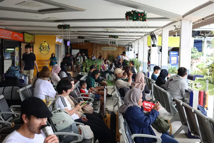 Suasana Stasiun Bandung saat Momen Nataru.