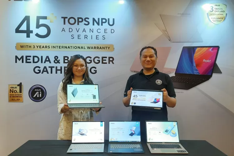 kiri ke kanan: Public Relations ASUS Indonesia Nadia Tasya (kiri) dan Head of Public Relations ASUS Indonesia Muhammad Firman saat menggelar Media dan Blogger Gathering di Kota Bandung, Jumat 23 Mei 2025. (Ahmad Taofik)