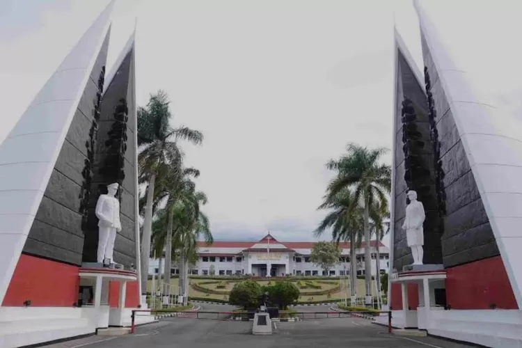 Gerbang Masuk Institut Pemerintahan Dalam Negeri (IPDN).