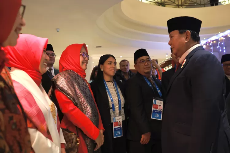  Ibu-ibu KBRI Peru sambut hangat Presiden Prabowo dengan kebaya dan hidangan khas Indonesia di APEC 2024. (Potret Media/Notifindonesia.com)