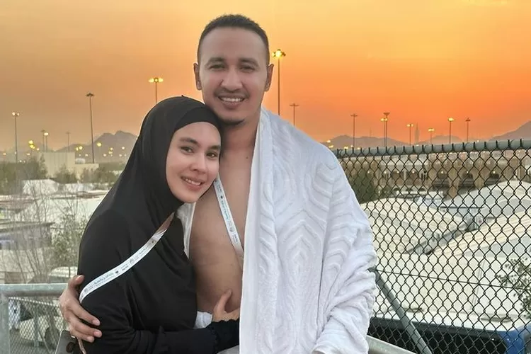 Viral narasi di media sosial yang menyebut jika Kartika Putri menggugat cerai suaminya, Habib Usman bin Yahya. (Instagram/@kartikaputriworld)