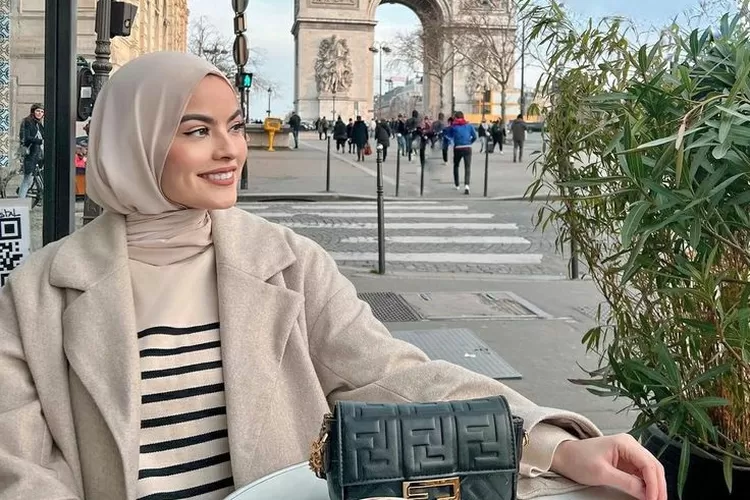 Potret wanita yang memiliki growth mindset  (Pinterest.com@aaisha)