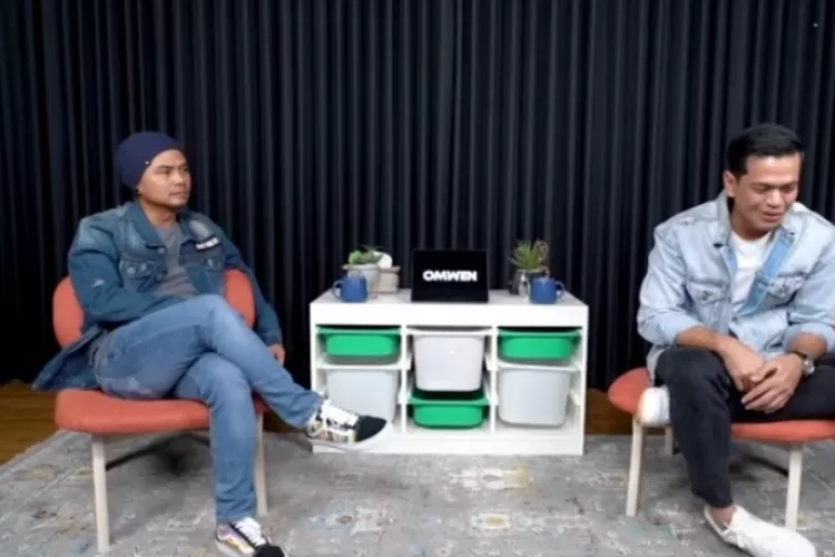 Momen Surya Insomnia berbincang bersama Wendy Cagur tentang keluarganya di podcast OMWEN  (YouTube.com@WENDY CAGUR)