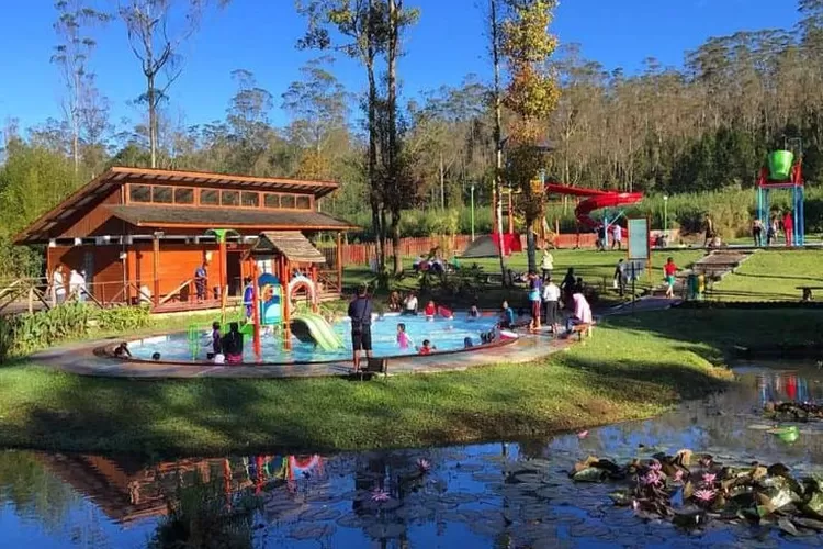 Potret Kampung Cai Ranca Upas  (Pinterest.com@nativeindonesia)