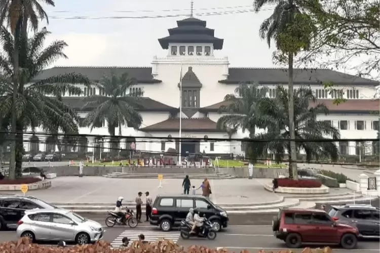 Rekomendasi Tempat Wisata Bandung Dekat Dengan Stasiun Yang Wajib ...