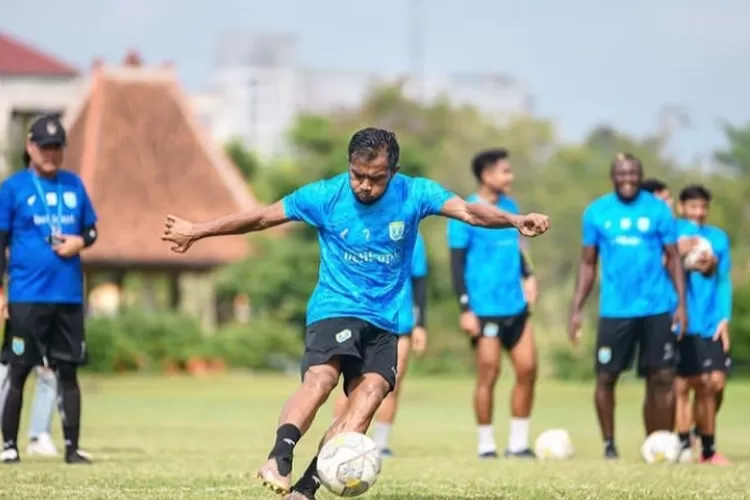 Gambar Zulham Zamrun ketika berlatih bersama Persela Lamongan  (Instagram.com@zulhamzamrun_07)