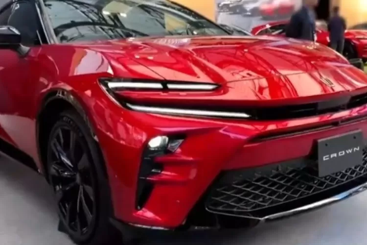 Gambar mobil Toyota Crown Sport terbaru (Youtube.com@AUTO DP)