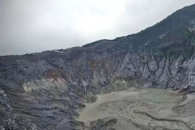Tempat wisata gunung tangkuban perahu (YouTube@WisataTanahAir.com)