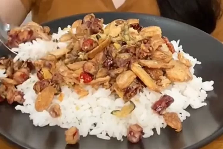 Resep sambal bawang krispy (TikTok.com@lusiana.lusii)