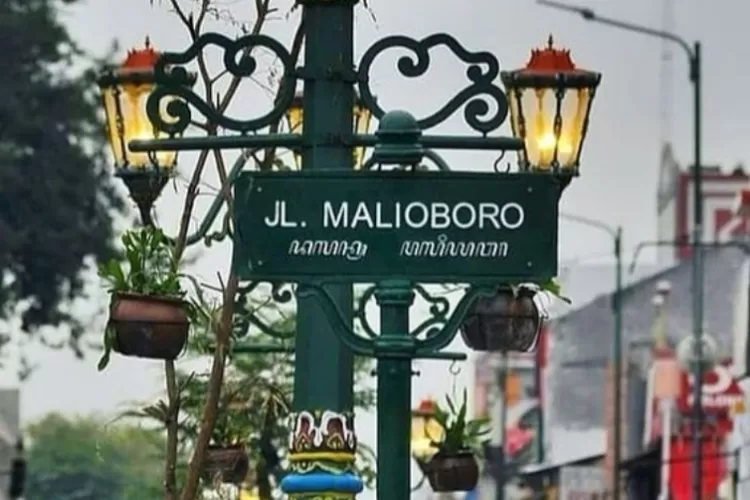 Jalan Malioboro menjadi objek wisata di Yogyakarta yang wajib dikunjungi  (Instagram.com@jogjaimages)