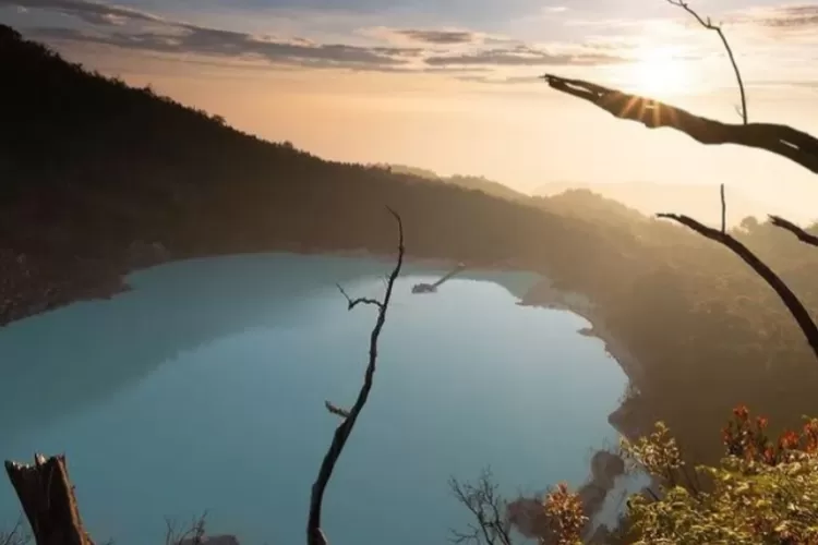 Kawah Putih Ciwidey salah satu tempat wisata di Bandung yang wajib dikunjungi  (Instagram.com@wisatakawahputihciwidey)