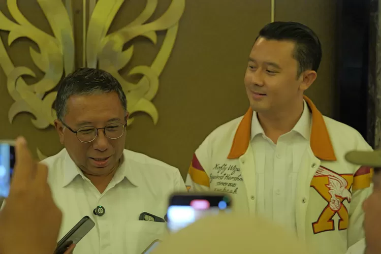 Haru Suandharu dan Ridwan Dhani Wirianata menghormati hasil quick count Pilwalkot Bandung. (Istimewa)