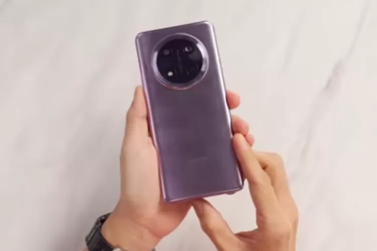 Spesifikasi dari HP Honor X9c yang baru-baru ini rilis di pasar HP Indonesia (YouTube.com@GadgetIn)