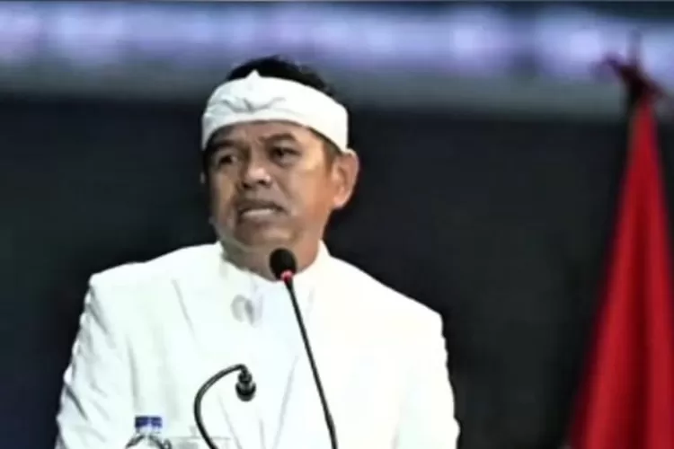 Potret Gubernur Jawa Barat, Dedi Mulyadi yang menginstruksikan sekolah Senin-Jumat masuk jam 6 pagi. (Instagram/dedimulyadi71)