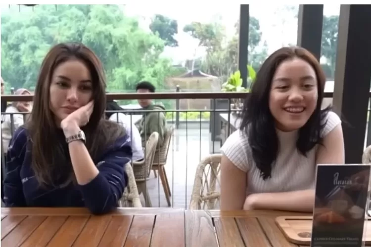 Momen pertemuan Nikita Mirzani dan Lolly yang diunggah di kanal YouTube Crazy Nikmir REAL pada 18 Februari 2025 lalu. (Tangkapan layar YouTube Crazy Nikmir REAL)