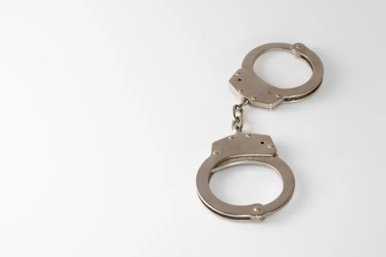 Seorang pria ditahan polisi karena menyiram air keras ke mantan istri. (freepik.com)