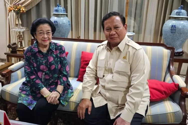 Potret Presiden RI, Prabowo Subianto (kanan) dan Ketum PDIP, Megawati Soekarnoputri (kiri).  (Instagram.com/@sufmi_dasco)