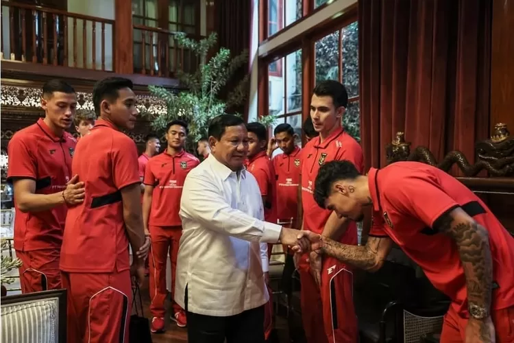 Momen Timnas Indonesia mendatangi rumah Presiden Prabowo untuk makan siang bersama pada Jumat, 6 Juni 2025. (Instagram/presidenrepublikindonesia)