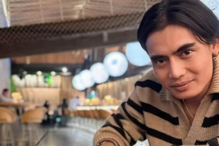 Vokalis band Setiaku, Charly Van Houten. (Instagram/charly_setiaku)