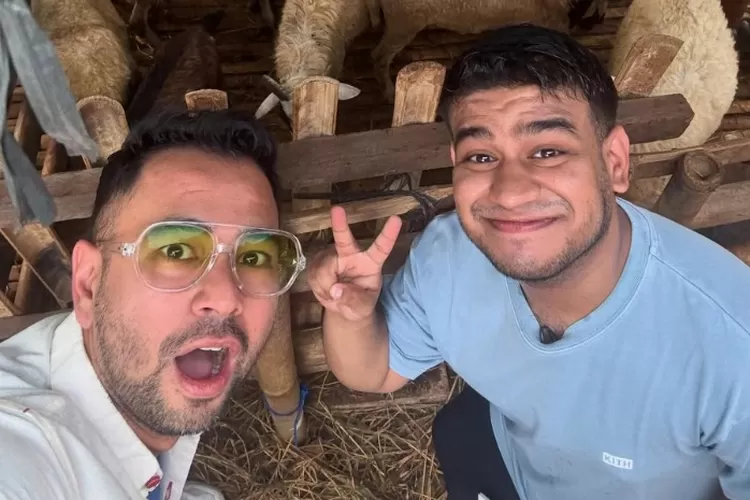 Artis Raffi Ahmad dan Fadil Jaidi dalam momentum Idul Adha 2025. (Instagram.com/@raffinagita1717)