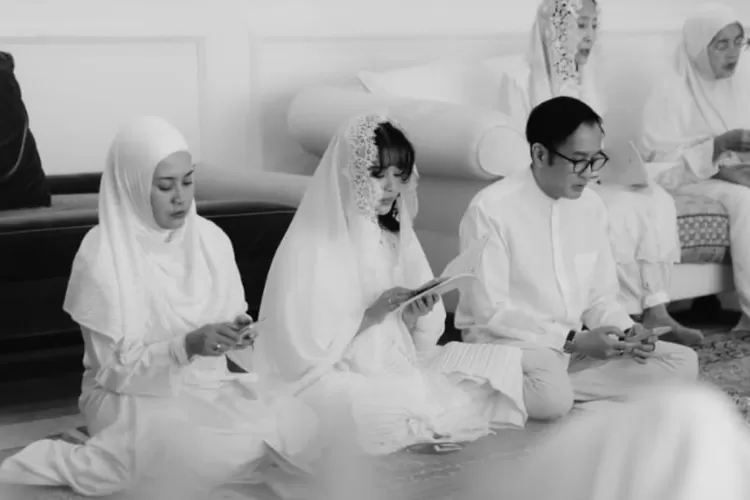 Momen pengajian anak Aldi Bragi dan Ikke Nurjanah, Siti Adira Kania, jelang pernikahan.  ((Instagram/adirakania))