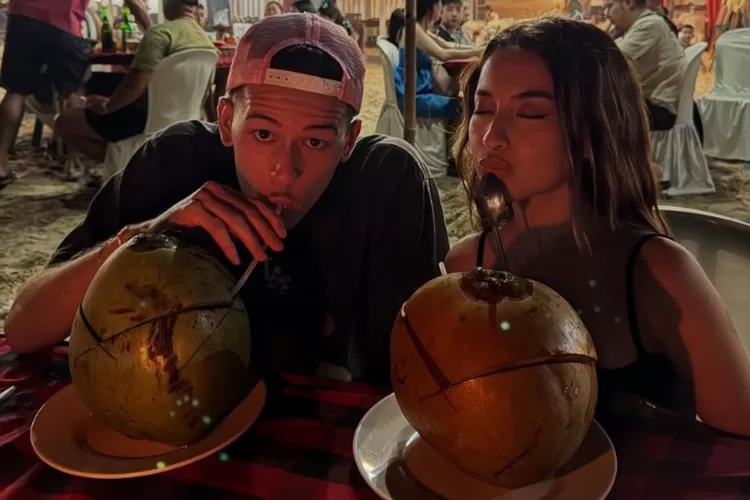 Pemain Timnas Indonesia, Justin Hubner bersama sang kekasih sekaligus selebgram Indonesia, Jennifer Coppen.  ((TikTok.com/@jenifer.coppen))