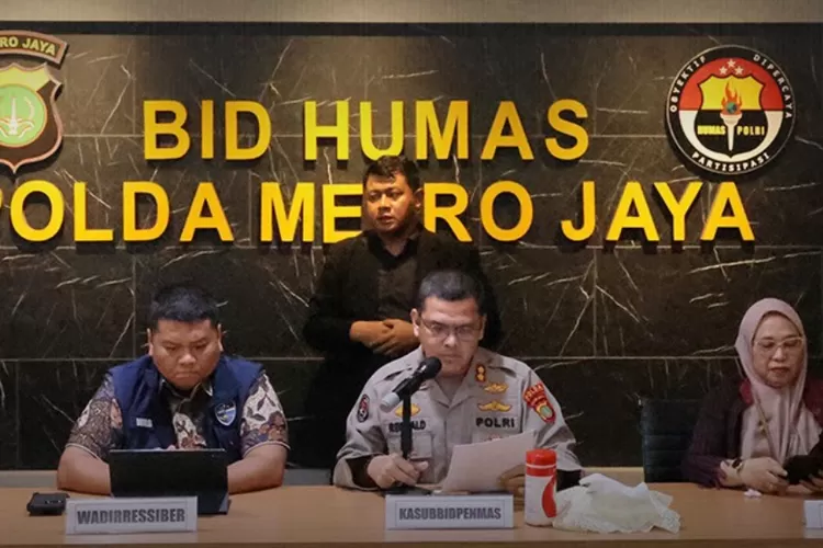 Polisi mengungkap isi tas Arya Daru yang telah ditemukan di rooftop gedung Kemenlu.  ((Instagram/poldametrojaya))