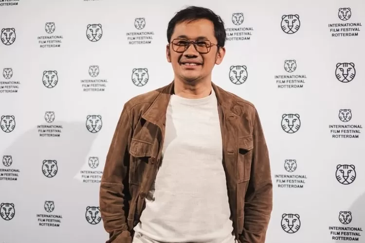 Potret sutradara film Hanung Bramantyo yang turut mengomentari penayangan film animasi Merah Putih: One For All.  ((Instagram/hanungbramantyo))